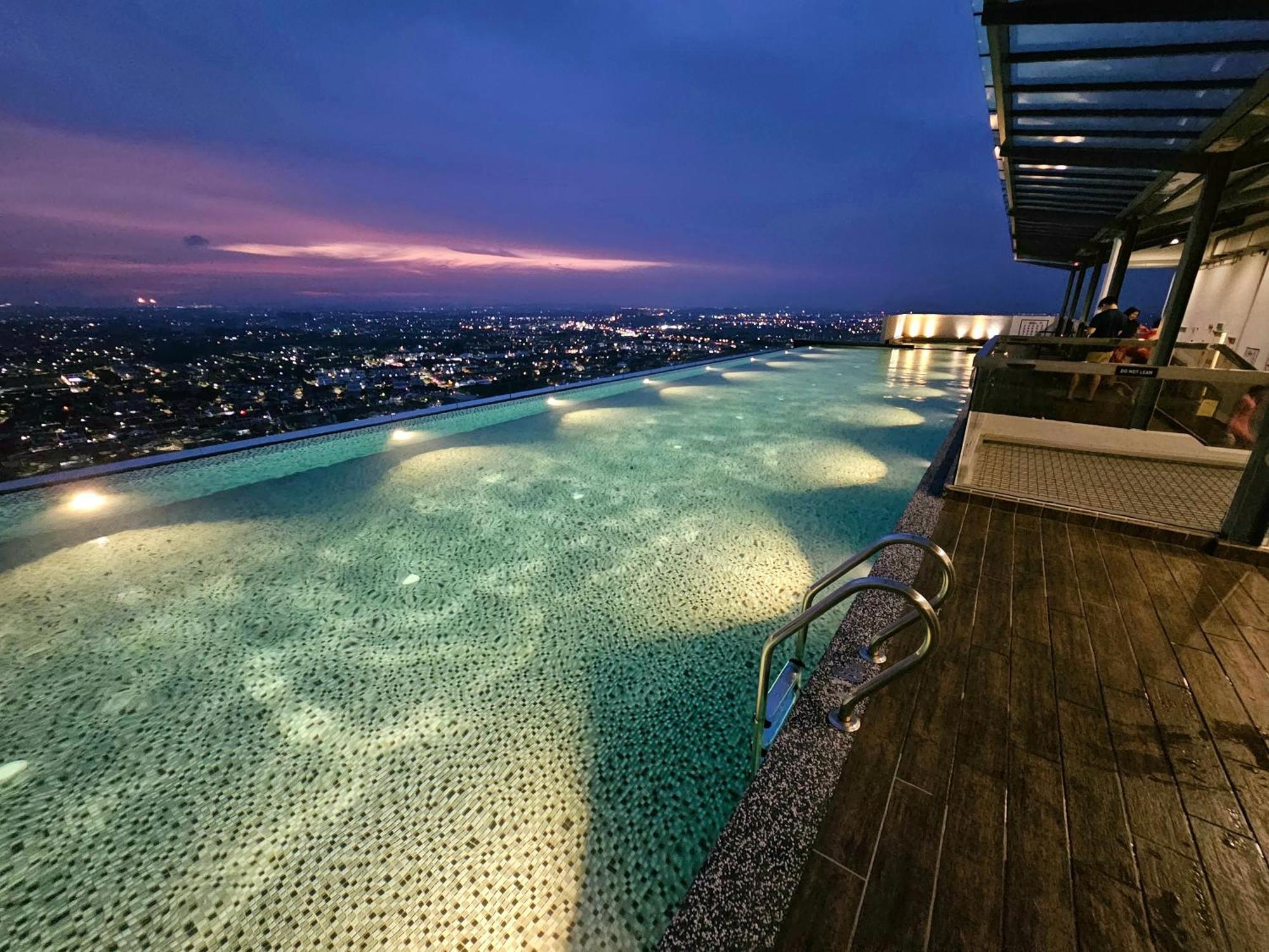 Quartz Paragon Suites Melaka By Ggm ภายนอก รูปภาพ